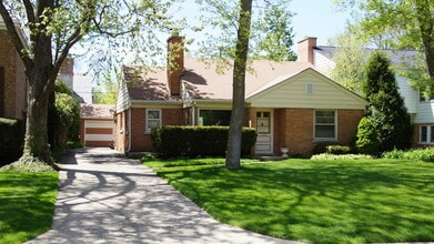 Building Photo - 1229 Middlebury Ln