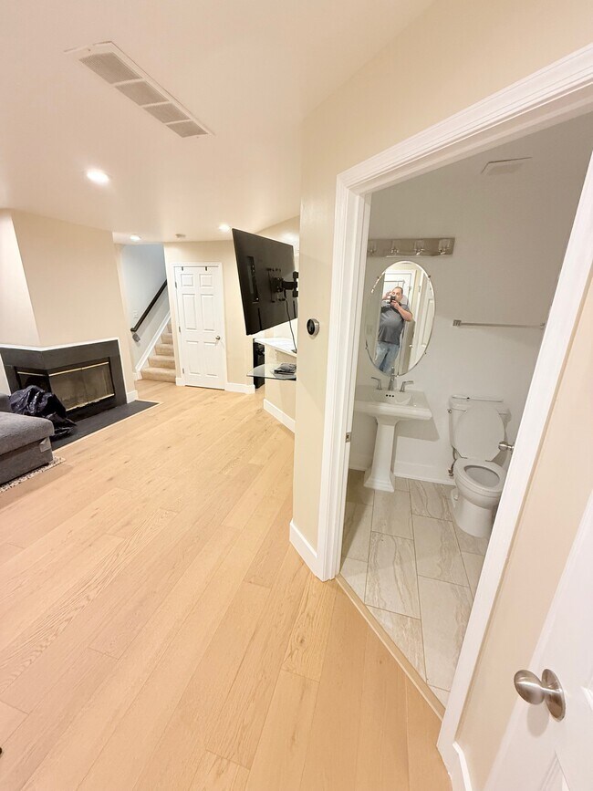 Foto del edificio - 8318 Bluebird Way