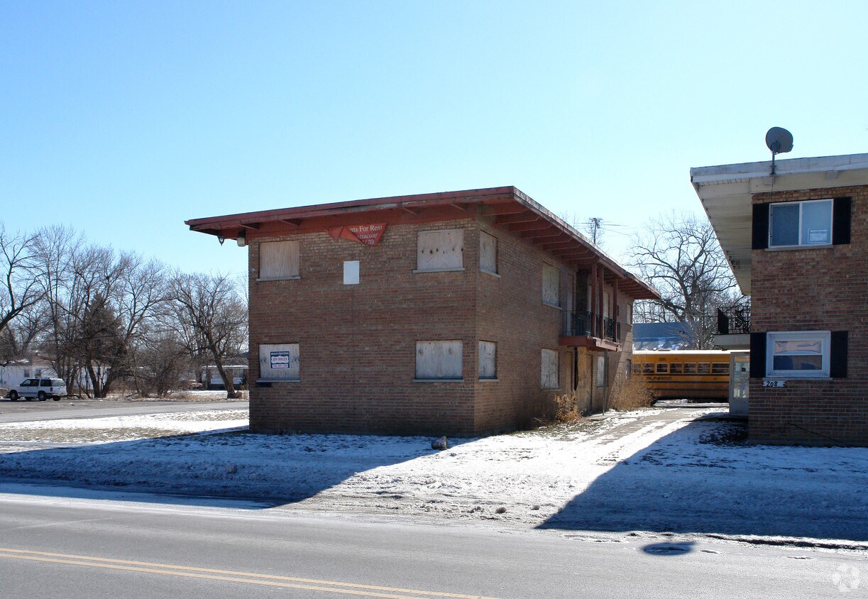 Building Photo - 206 154th St