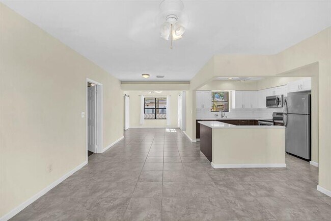 Foto del edificio - 2221 SW 67th Ave