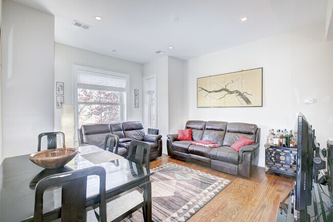 Foto del edificio - Stunning Two Bedroom in Capitol Hill!