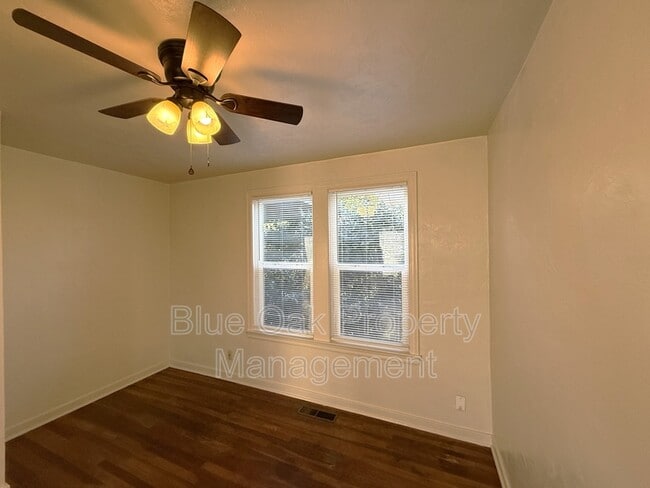 Building Photo - 2916 Kennedy Ave