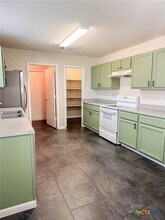 Building Photo - 3203 Viewcrest Dr