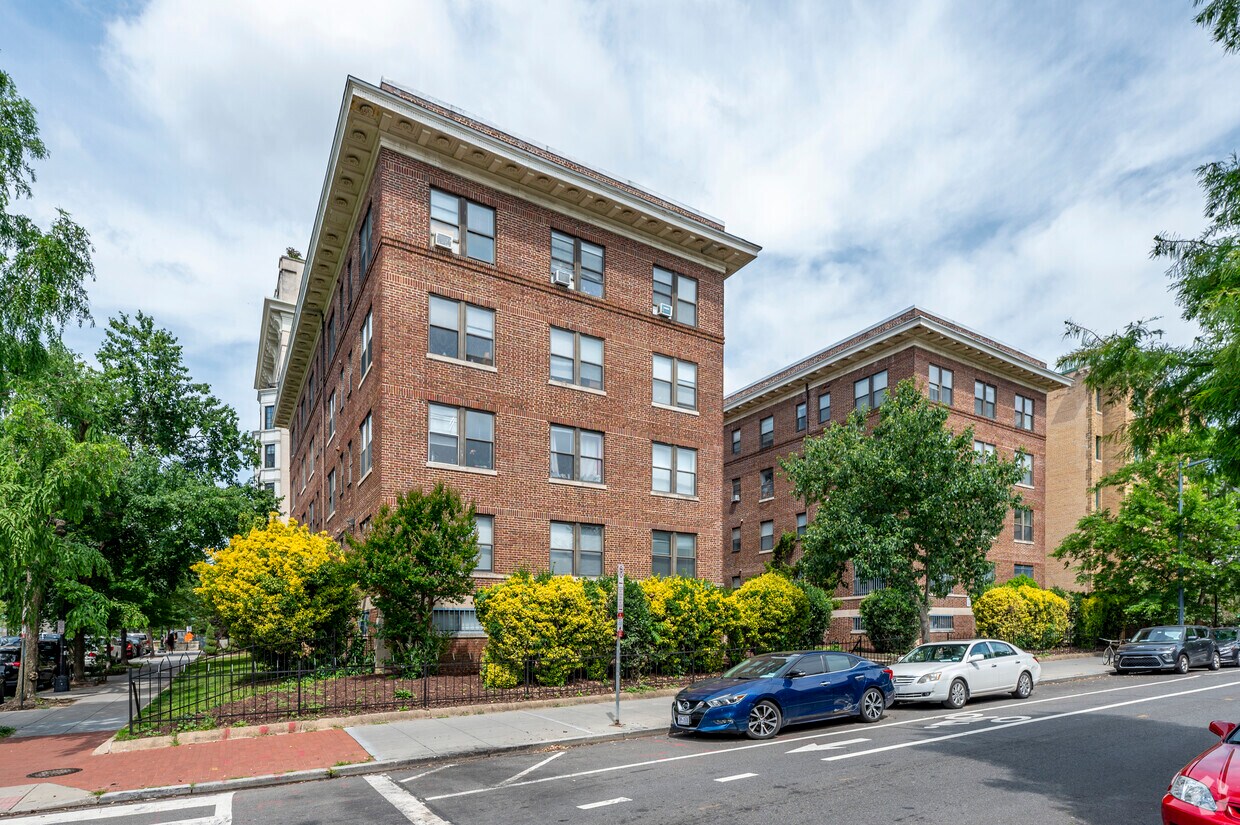 Foto principal - 1206 10th St NW