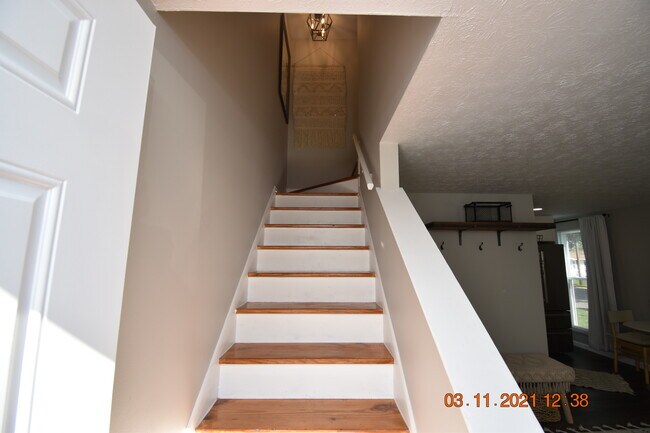Building Photo - 722 S Poplar St