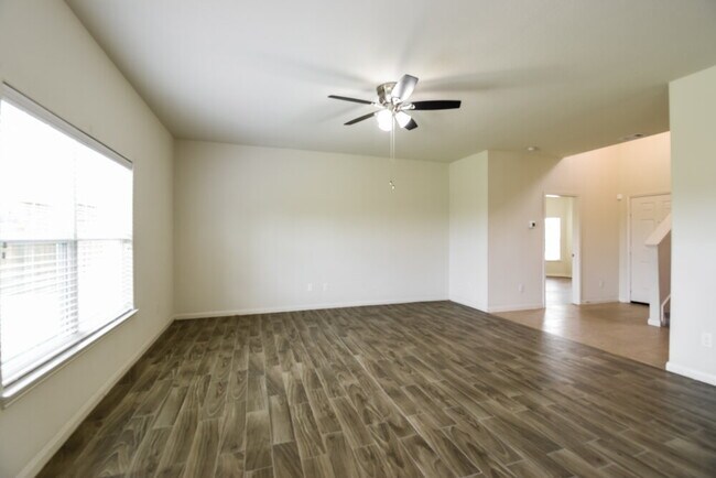 Foto del edificio - 2435 Golden Brandy Ln
