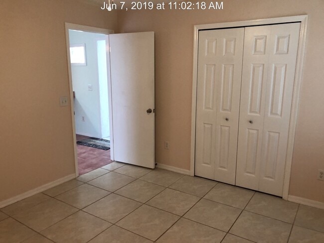 Bedroom with closet - 819 E 22nd Ave