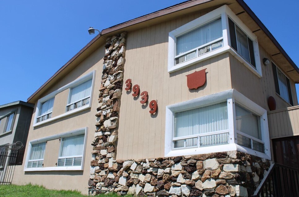 Langdon Park at Baldwin Village Apartments in Los Angeles, CA