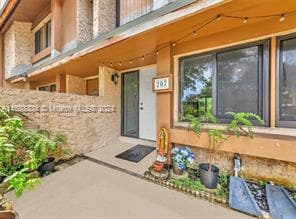 Photo - 207 Wimbledon Lakes Dr House