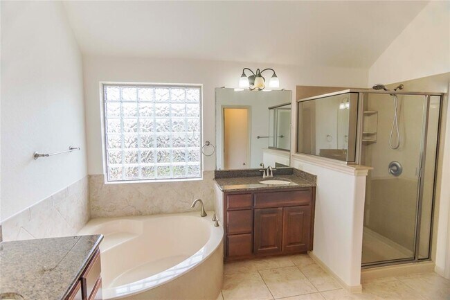 Building Photo - 2504 Mirasol Loop