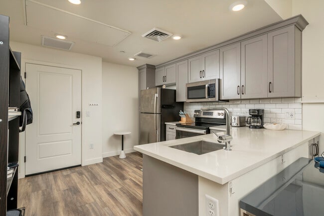 Photo - 475 N 9th St Townhome