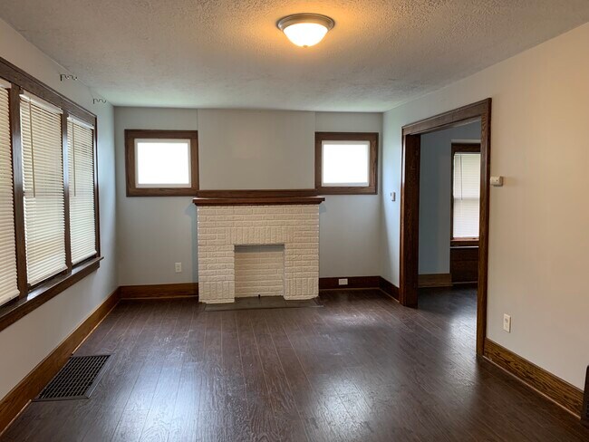 Foto del edificio - 720 Roselawn Ave