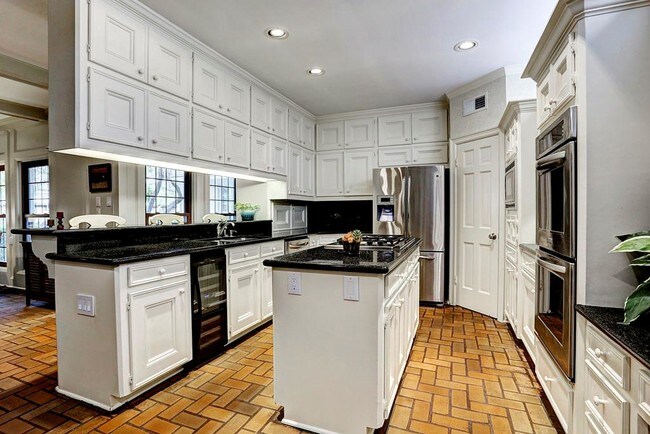 Building Photo - 3601 Tangley St