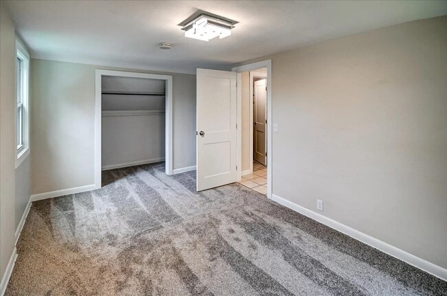Building Photo - 410 Martin St