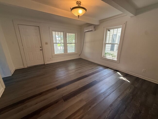 Building Photo - 853 S Nettleton Ave