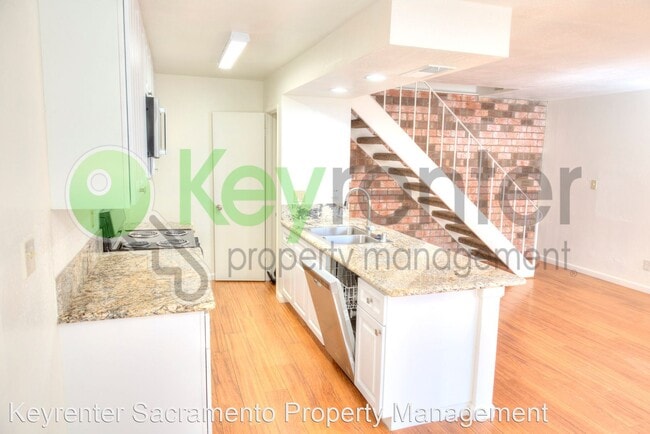 Building Photo - 2 br, 1 bath House - 4504 Greenholme Dr. #3