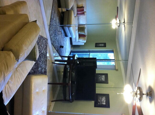 Building Photo - 580 S Sapodilla Ave