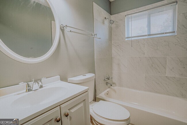 Foto del edificio - 2877 Whispering Hills Dr