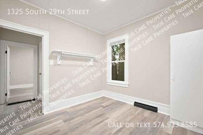 Foto del edificio - 1325 S 29th St