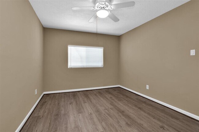 Building Photo - 12500 Melville Dr