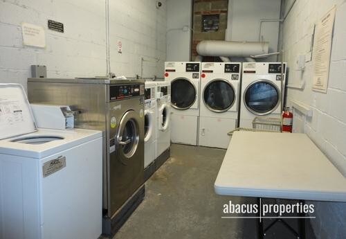 Foto del edificio - 222 E 8th St