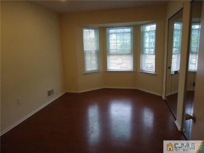 Foto del edificio - 28 Pembrook Ave
