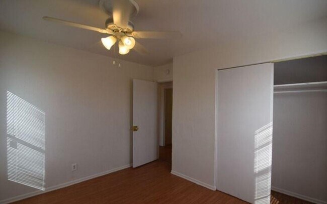 Building Photo - 610 Morningview Dr