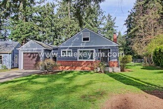 Building Photo - 1949 NE Bell Dr