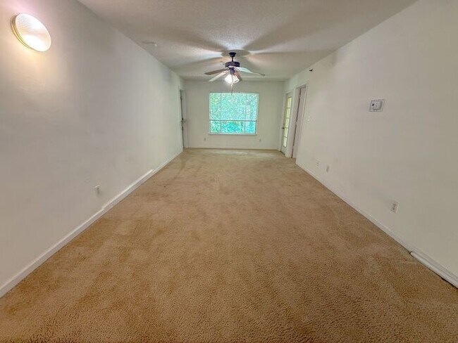 Foto del edificio - Top floor 4 bed 4 bath condo! On Wolfline, perfect for roommates!