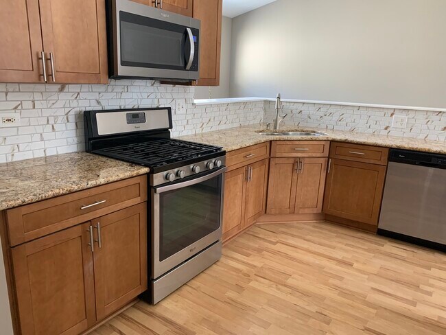 Building Photo - 268 Southwicke Dr