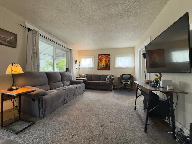 Foto del edificio - 3118 E 32nd Ave