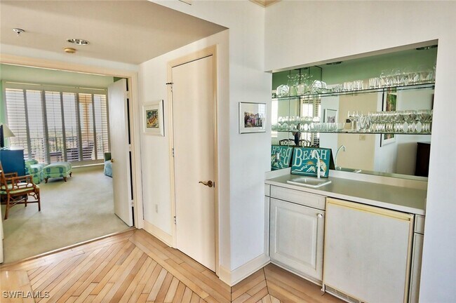 Building Photo - 8990 Bay Colony Dr