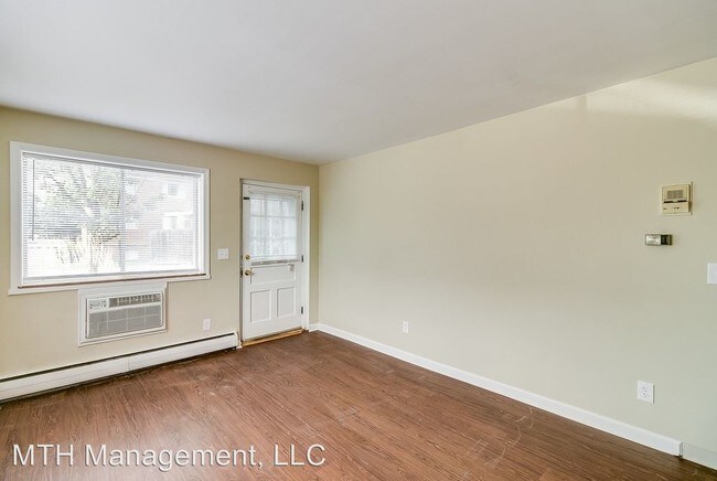 Building Photo - 1 br, 1 bath Apartment - 921 Coolidge Road