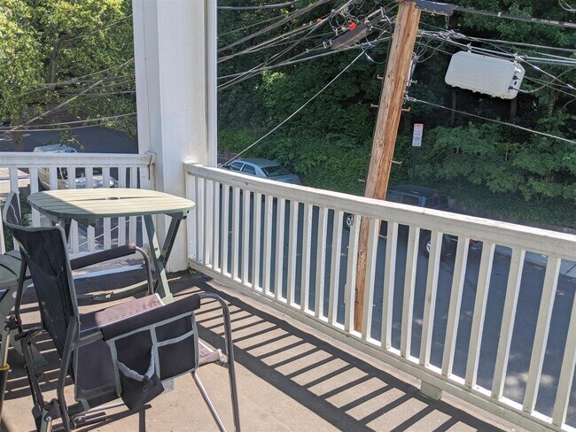 Foto del edificio - 64 Linden Ave