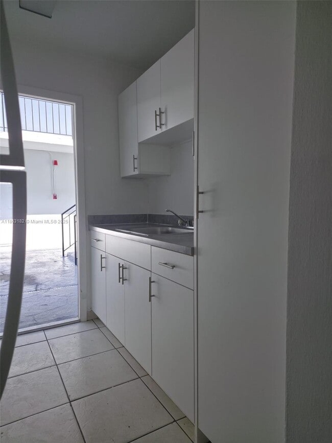 Foto del edificio - 2040 NE 170th St