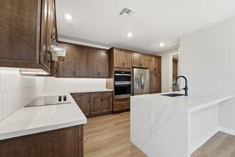 Building Photo - 2121 W Sonoran Desert Dr