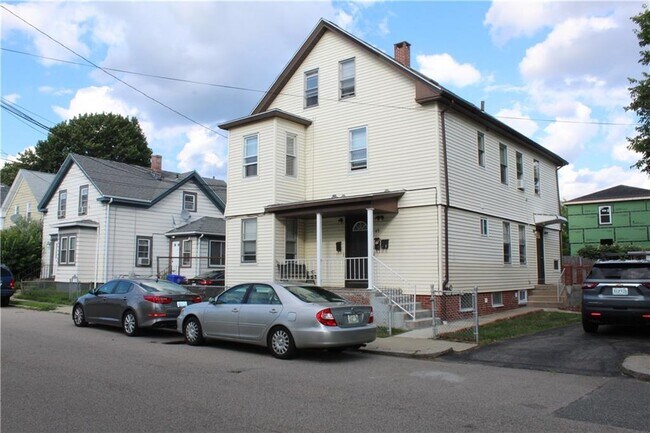 Building Photo - 49 Ivy St