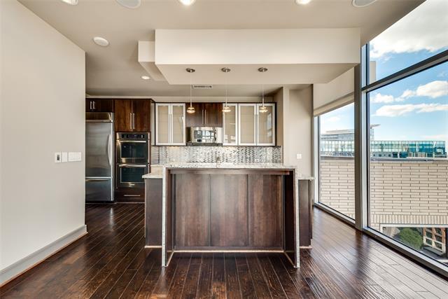 Foto del edificio - 1701 Cedar Springs Rd