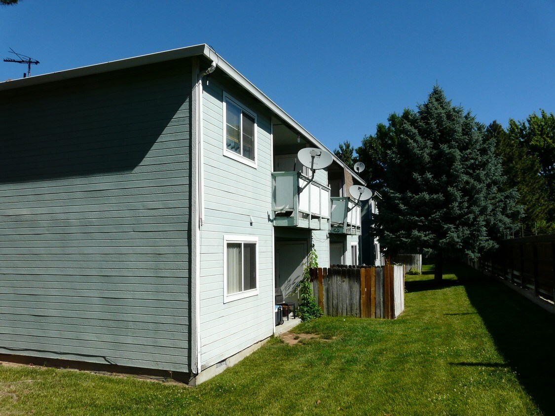 Building Photo - 1716 S Eagleson Rd