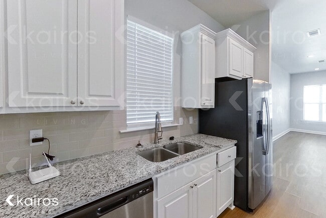 Building Photo - 4848 W Dacha Ln