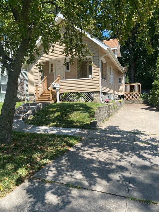 Foto del edificio - $2,200 | 3 Bedroom, 1.5 Bathroom House | P...