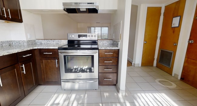 Foto del edificio - 144 North Beacon St