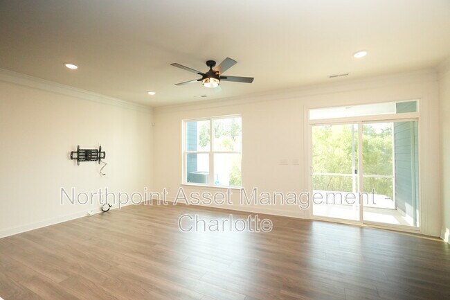 Building Photo - 4016 Rothwood Ln