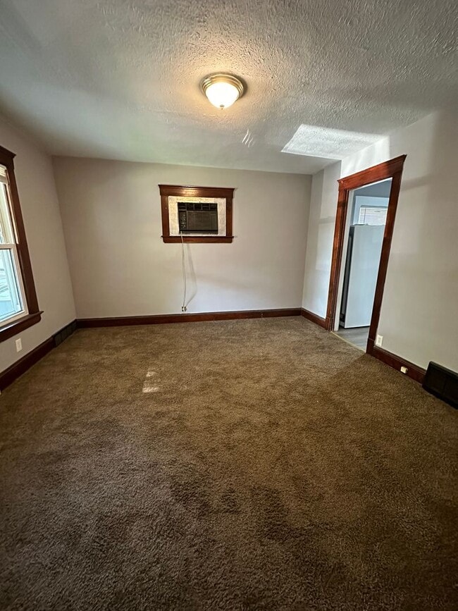 Building Photo - 2064 Halstead Ave