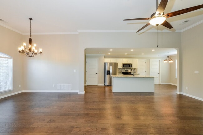 Building Photo - 3821 Dawnwood Cir W