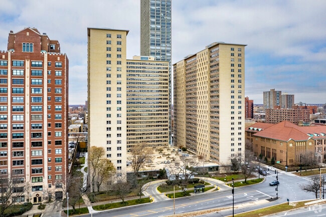 Building Photo - 3950 N Lake Shore Dr
