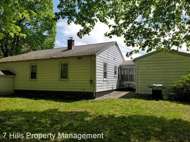 Foto del edificio - 3 br, 1 bath House - 17 School Street