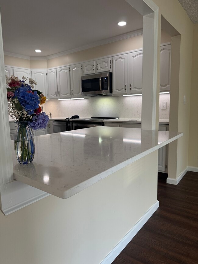 Building Photo - 17A Patrick Henry Ct