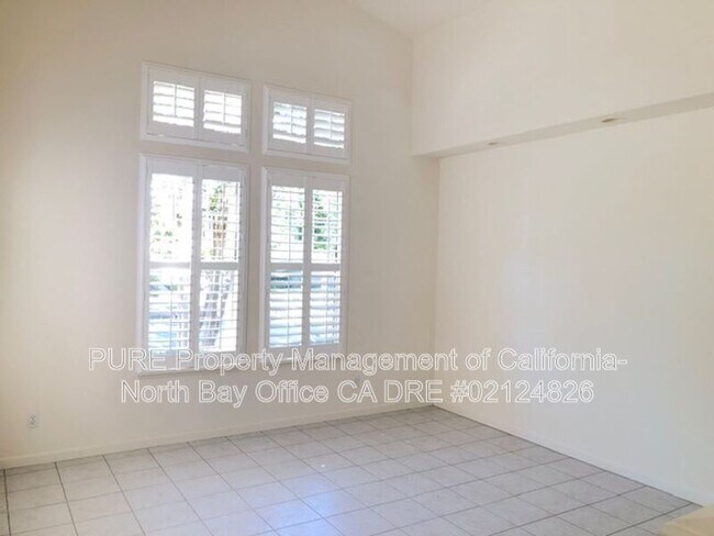 Building Photo - 516 Hawk Dr
