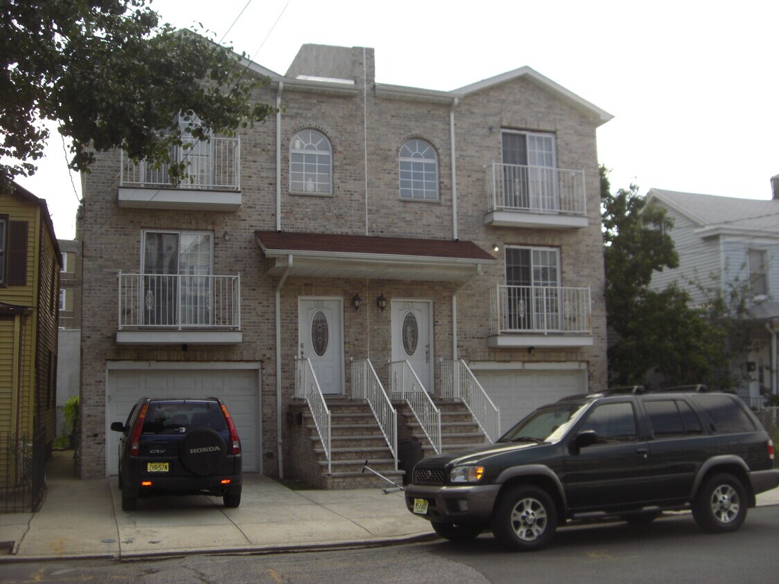 139 Linden Ave Unit 2, Jersey City, NJ 07305 Apartments in Jersey